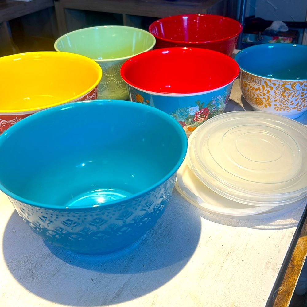 Pioneer Woman Bowls & Lids
